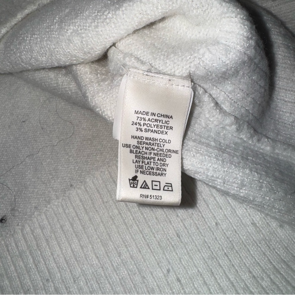 CeCe White Puff Sleeve Crewneck Sweater - Picture 9 of 9